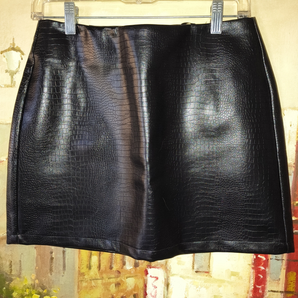 Commense Black Croc-Embossed Mini Skirt